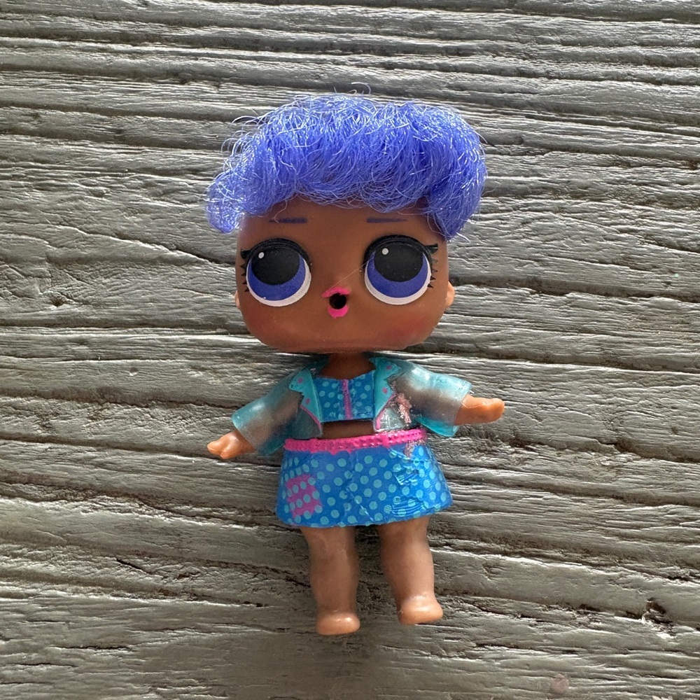 ❤️ Like 5 or 10 items deal! ❤️Purple-Haired L.O.L. Surprise doll.